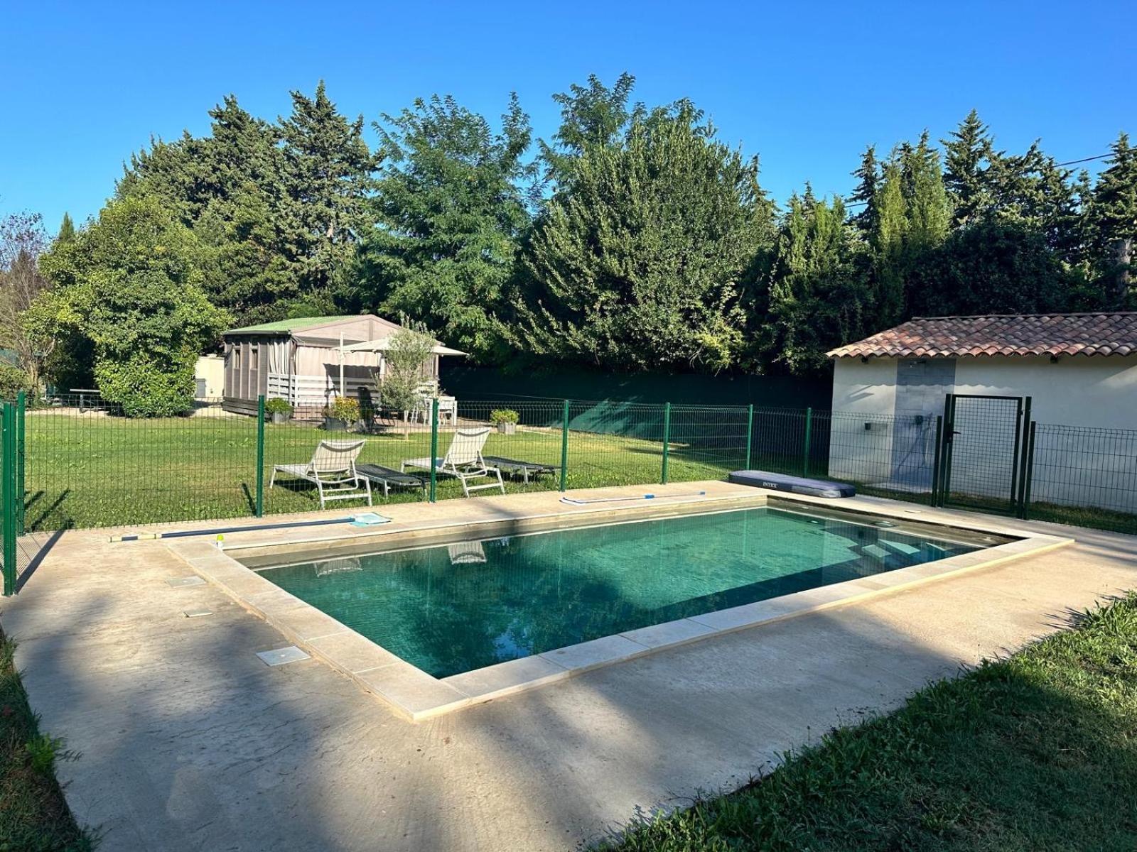 Avignon, Joli Chalet En Campagne Tres Proche De La Ville Kültér fotó